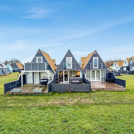 Family With Sea View In Semesterbostad *